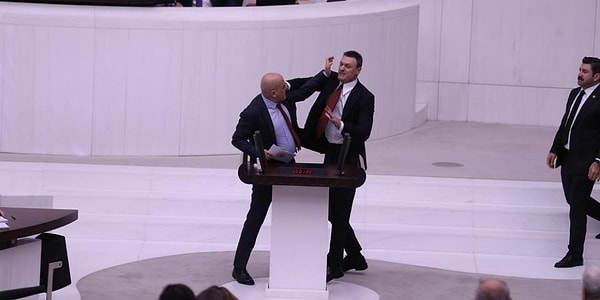 “AK Parti’nin emin, güçlü ve kendine güven duyan adımlarla mücadelesini sürdüreceğine, 2028 seçimlerine kadar Cumhur İttifakı çatısı altında ihtiyaç duyulan zincirleme reformları hayata geçireceğine inancım tamdır.”