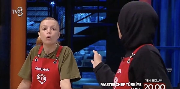 MasterChef Türkiye'nin son bölümüne Zeynep, Ümmühan ve Beyza'nın kavgası damga vurdu. Beyza, takım kaptanı Zeynep'i savunmasına rağmen Zeynep'ten tamamen ters bir etki görürken, ayrıca olaya Ümmühan'ın da dahil olmasıyla Beyza'nın sabrı resmen taştı.