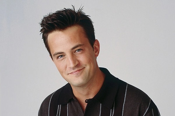 1994-2004 yılları arasında 'Friends' dizisinde canlandırdığı unutulmaz Chandler Bing karakteriyle tanınan Matthew Perry'nin ölümünün ardındaki sis perdesi aralanıyor. Yetkililer, Perry'nin ölümüyle ilgili yürütülen soruşturmada 5 kişinin suçlandığını, 1 kişinin ise gözaltına alındığını duyurdu.