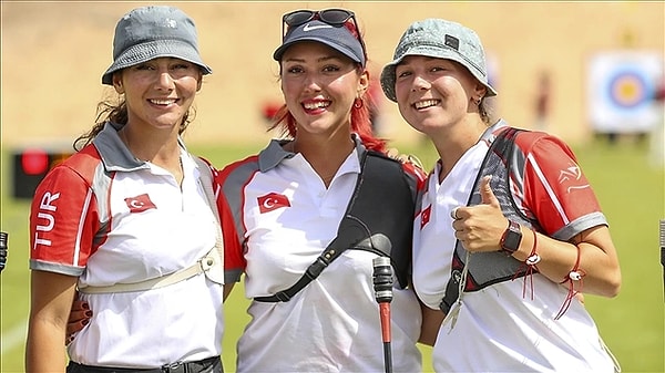 Yasemin Anagöz ve Gülnaz Büşranur Coşkun, türlü oyunlarla kendilerinin Paris'e gitmesinin engellendiğini ve mobbinge maruz kaldıklarını belirtmişlerdi. İddialar arasında ismini andıkları kişilerden biri de Milli Takım Antrenörü Göktuğ Ergin'di.