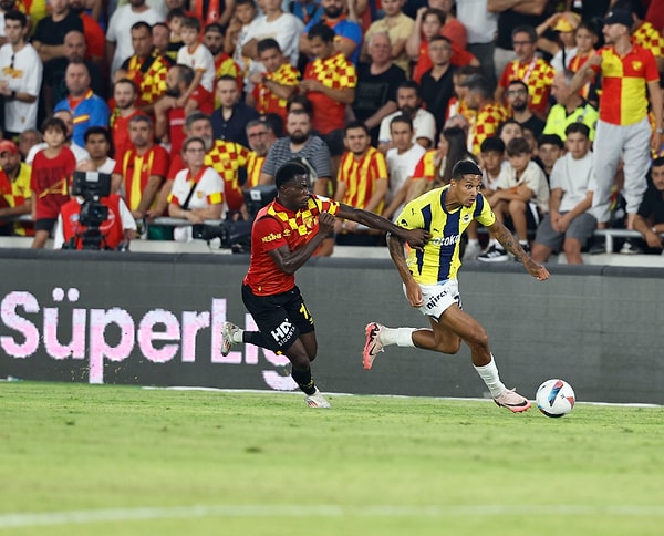 Süper Lig'in ilk haftasında evinde Adana Demirspor'u 1-0'la geçen Fenerbahçe, ikinci haftada İzmir'de sahaya çıktı.