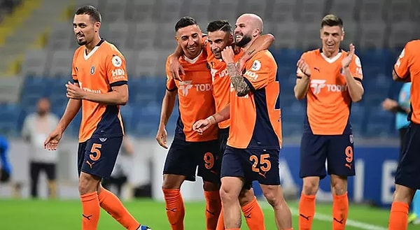 Başakşehir ve Alanyaspor takımları, Süper Lig'in 2'nci haftasında Başakşehir Fatih Terim Stadymu'nda kozlarını paylaştı.