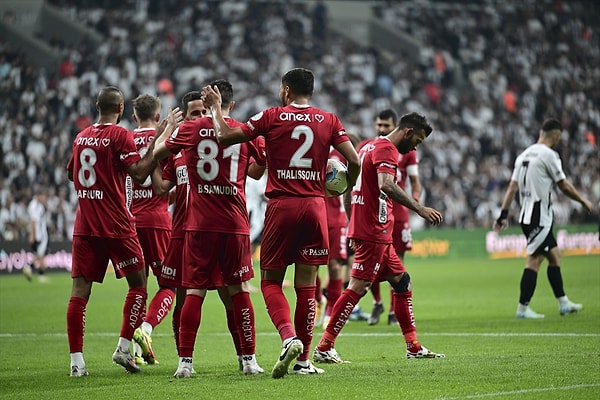 Maçın henüz 23.saniyesinde Samudio'nun golüyle Antalyaspor 1-0 öne geçti.