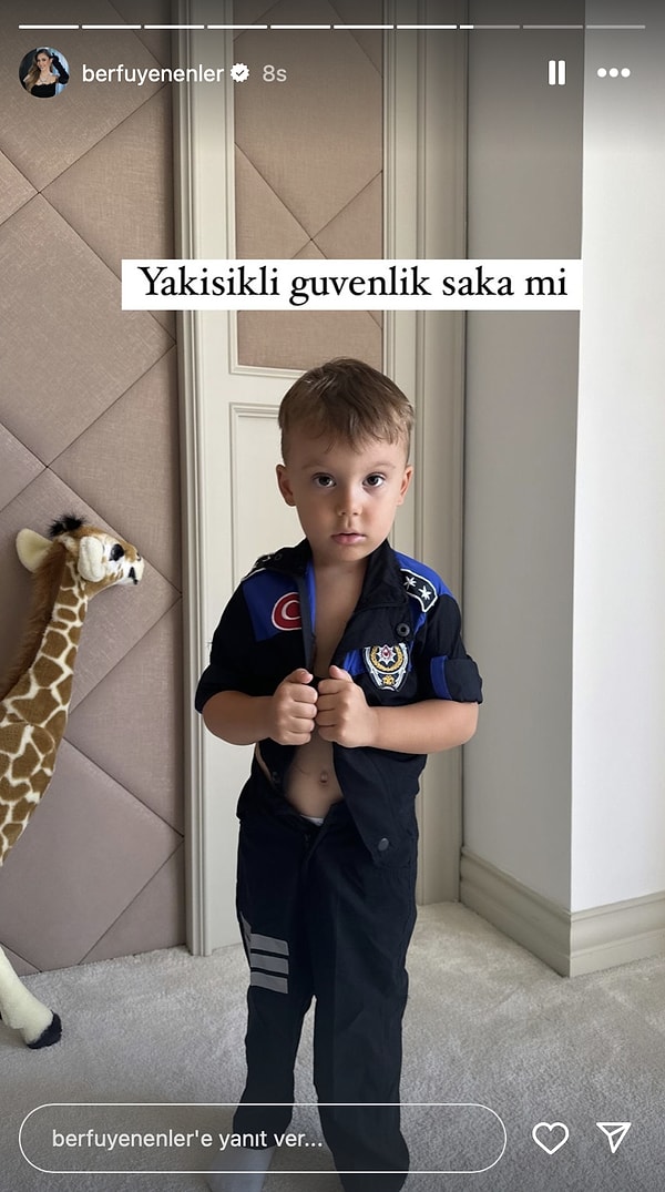 Berfu Yenenler, oğlu Mete'ye güvenlik kostümü giydirip aşık oldu.