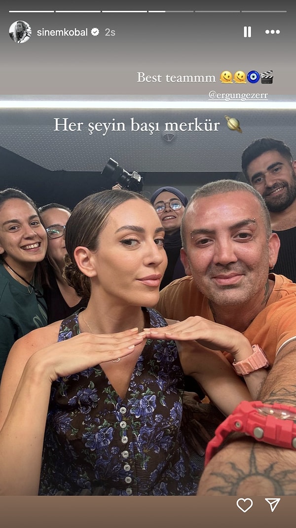 Sinem Kobal, Her Şeyin Başı Merkür setinden fotoğraf paylaştı.