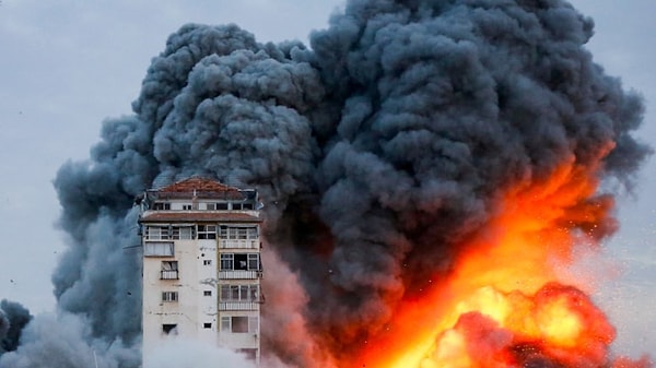 İsrail ordusundan olaya ilişkin açıklama geldi. Açıklamada, sabah 06.30 sularında hava kuvvetlerine ait F-15’in Han Yunus’ta saldırı düzenlediği kaydedildi.