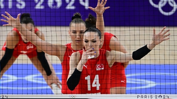 İtalyan Santarelli'nin çalıştırdığı Filenin Sultanları her ne kadar Olimpiyatlarda bronz madalyanın kıyısından dönse de tarihte ilk defa yarı final oynayarak büyük bir başarıya imza atmıştı.