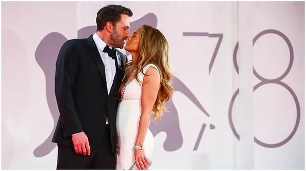 2002 senesinde nişanlanan ve evlilik hazırlıkları yapan ünlü çift, 2 yıl sonra yüzük atarak ayrılmışlardı hatırlarsanız. Daha sonra ise hem Lopez hem Affleck kendi ailelerini kurmuştu.