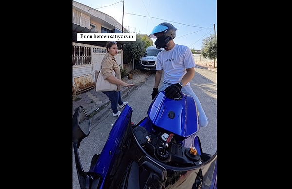 Eğlenceli başlayan yolculuğun ardından oğluna motosikleti satması için kesin bir talimat veren annenin o anları izleyenleri güldürdü.