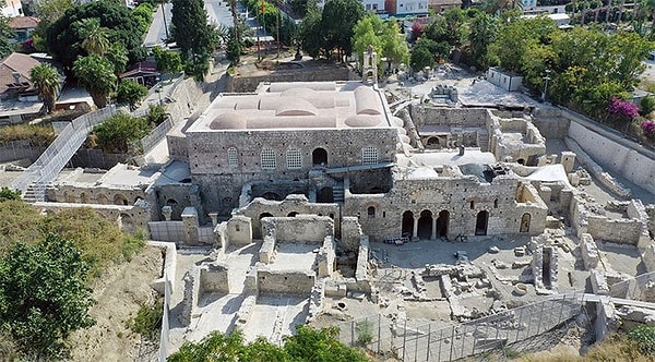 Müze, ziyaretçilerine sunduğu görkemli bir mimari ve zengin bir tarih ile Antalya'da mutlaka görülmesi gereken bir yerlerinden biri.