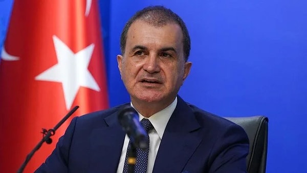 Tüm Türkiye bu olayı konuşurken, AK Parti'den ilk tepki parti sözcüsü Ömer Çelik'ten geldi. Şiddeti lanetleyen Çelik, şiddete seyirci kalanları ise es geçmedi.