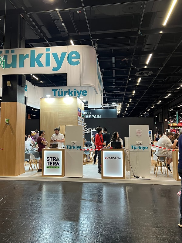 Gamescom'da ülkemizden geliştiriciler de Türkiye standında oyunlarını tanıtıyorlar.