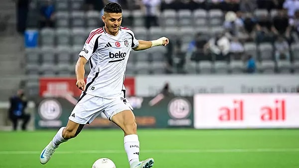 Hollandalı teknik direktör Giovanni van Bronckhorst yönetimindeki Beşiktaş, UEFA Avrupa Ligi Play-Off turu ilk maçında İsviçre temsilcisi Lugano ile karşılaştı.