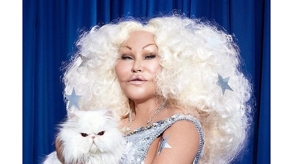 Ve son olarak Jocelyn Wildenstein... Kendisi estetik operasyonlar nedeniyle yanlışlıkla kedi oldu. Amacı bu değildi belki ama...