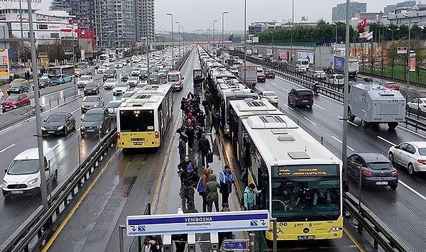 Açıklamaya göre, Avcılar İBB Sosyal Tesisleri ile Yenibosna durağı arasında yapılan çalışmalar nedeniyle bazı duraklar kısa süreliğine kapatılacak.