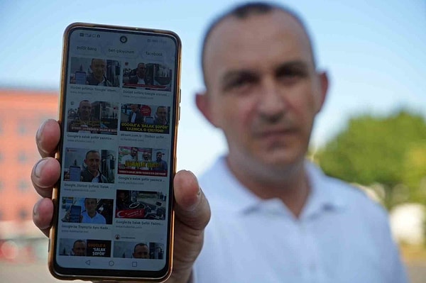 İyilikten maraz doğar dedikleri bu olsa gerek. Akılalmaz olay, 5 yıl önce Antalya'da yaşandı. Halk otobüsünde farklı tarihlerde düşürülen ve unutulan, içerisinde 30 bin lirayı geçkin döviz ile Türk lirası bulunan cüzdanları sahiplerine teslim eden Barış Özer, 'salak mısın' yorumuna maruz kaldı.