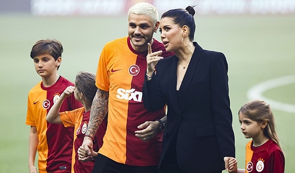 Bir dargın bir barışık ilişkileri ile gündemden düşmeyen Mauro Icardi ve Wanda Nara ikilisi, son olarak ayrıldıklarını açıkladılar.