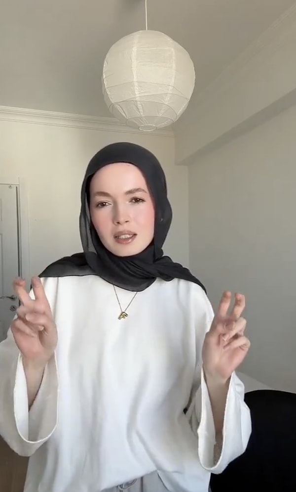 TikTok'ta videolar çeken ve 8 bin takipçisi olan Fatma isimli sosyal medya kullanıcısı, kendisini Eda Erdem Dündar'a benzetenlerin mesaj yağmuruna tutulmuş durumda.