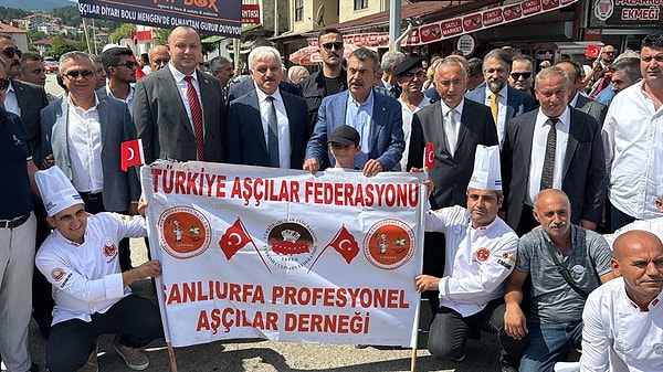 Tekin, Anadolu'daki yemeklerin Michelin Yıldızı ile değerlendirildiğini söyleyerek bunu değiştirmeyi önerdi. "Buradan hep birlikte yapılacak bir başvuru ile belki de Kültür Bakanlığı'nı harekete geçireceksiniz." diyen Tekin, Mengen'e de bir değer kazandırılacağını söyledi.