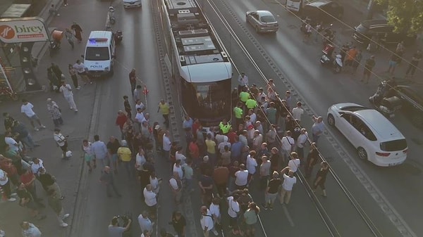 Ekiplerin çalışması neticesinde yaya tramvay altından çıkarılarak sağlık ekiplerine teslim edildi. Ağır yaralanan ve adının Engin (37) olduğu öğrenilen yaralı ilk müdahalenin ardından hastaneye kaldırıldı. Hastanede yapılan müdahaleye rağmen yaralı şahıs kurtarılamayarak hayatını kaybetti.