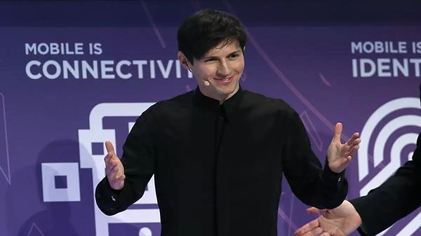 Durov'un Cumartesi akşamı Le Bourget Havaalanı apronunda, Azerbaycan'dan geldiği belirtilen özel bir uçaktan inerken gözaltına alındığı kaydedildi.