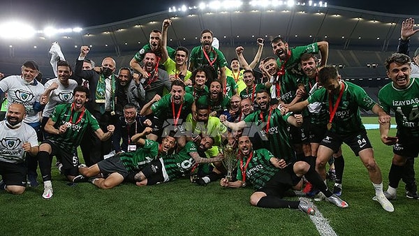 Ülkenin köklü kulüplerinden Kocaelispor, 3.Lig'den 2.Lig'e çıkarken müzesine kattığı kupayı kaybetti. Kaybı başkan açıkladı.