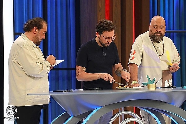 MasterChef'in dün akşamki bölümünde haftanın son eleme adayı belirlendi. Yarışmacılar mücadelede yemeklerini şeflere sundu.