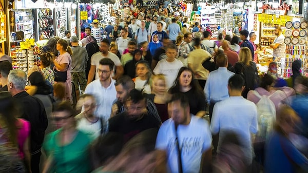 The Economist, Türkiye'ye dair yer verdiği analiz yazısında güncel ekonomik durumu detaylandırdı. "Zengin daha zengin, yoksul daha yoksul" yazının başlığı oldu.