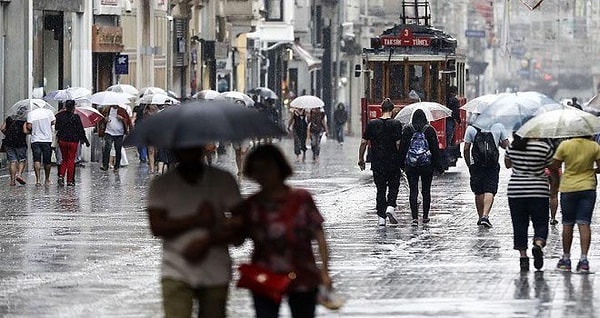 Ani sel, su baskını, yıldırım, yerel dolu yağışı, ani kuvvetli rüzgar ve kısa süreli fırtına ile ulaşımda aksamalar gibi olumsuzluklara karşı dikkatli ve tedbirli olunması gerekiyor.