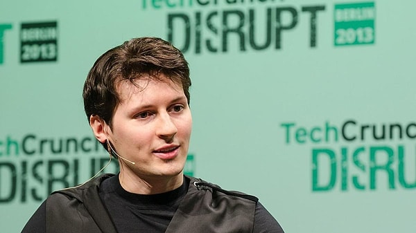 Adı açıklanmayan bir polis sözcüsü, Durov'un Telegram ve sosyal medya üzerinden işlenen siber ve mali suçlar konusunda iş birliği yapmadığı gerekçesiyle ulusal siber suçlar ve dolandırıcılık ofisleri tarafından soruşturulduğunu söyledi.