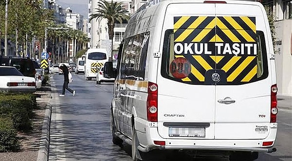 Fiyatlar bu şekilde artarken, veliler taksi ya da korsan servis ücretlerini araştırmaya başladı. Şu anda İstanbul'da 2 bin korsan servis olduğu iddia ediliyor ve denetimsizlikleri sebebiyle dikkat edilmesi gerektiği konusunda uyarılar yapılıyor.