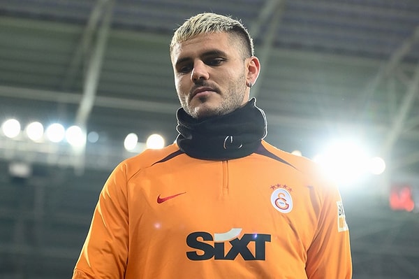 Zaman zaman saç renginin tonu ya da şekli değişen Icardi'nin en çok konuşulduğu konulardan biri de aşk hayatı elbette. Wanda Nara ile bir barışıp bir küsen Arjantinli yıldız bu kez dönmemek üzere o defteri kapatmış görünüyor.