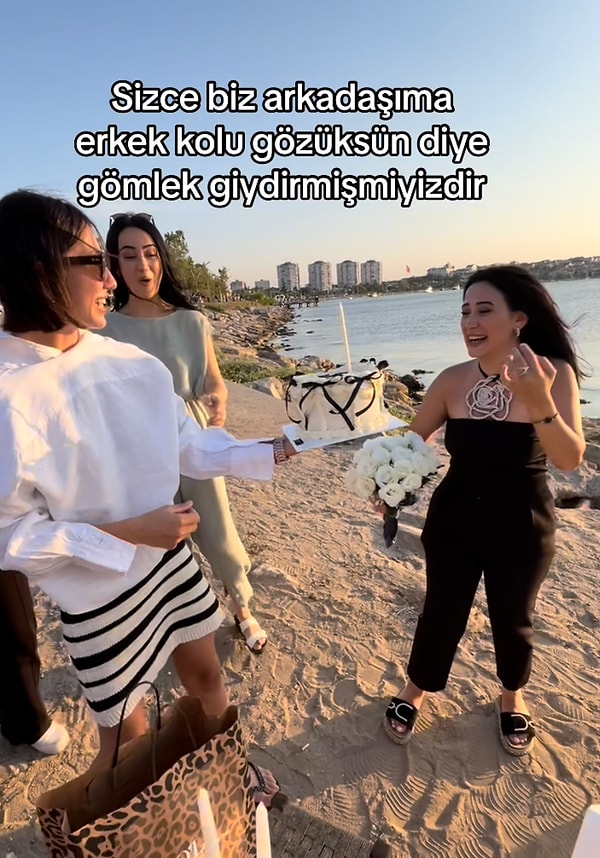 Doğum günü kızı pastayı üflerken çekilecek fotoğraf için pastayı tutan kişinin erkek olarak görülmesini istiyorlardı.