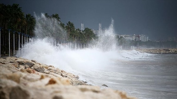 Meteoroloji Mühendisi Kutay Mıhlıardıç, hafta sonu resmi makamlarında hava ile ilgili yapacağı paylaşımların dikkatli takip edilmesi gerektiğini de söyledi.