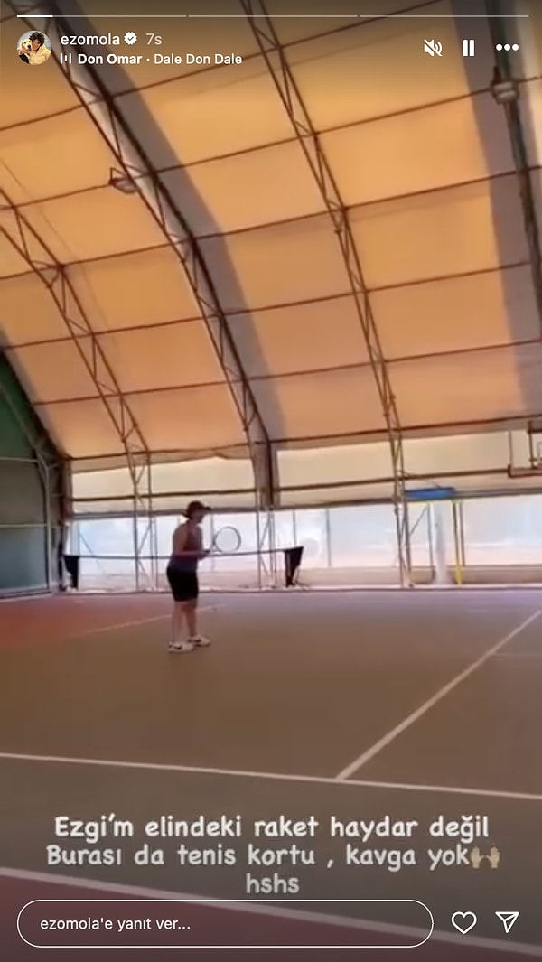 Ezgi Mola, kendi tenis oynayışını kendi tiye aldı.