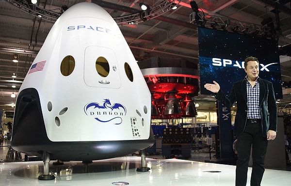 Halihazırda ISS'de bulunan SpaceX kapsülü ise NASA astronotları için bir seçenek değil.