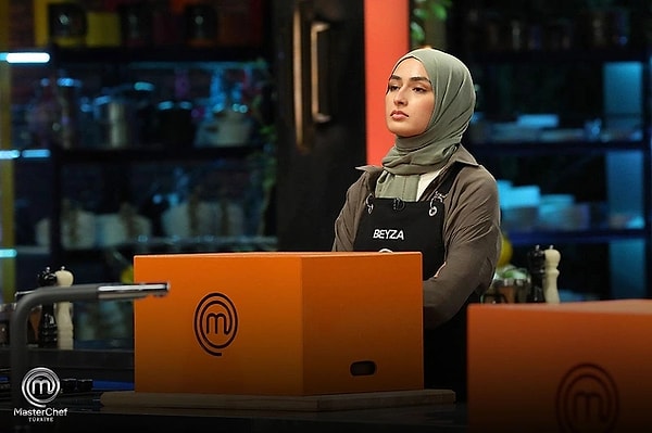 MasterChef'in dün akşamki bölümünde eleme adayları belirlendi. Gerilim dolu yarışın ardından potaya Nigar ve Beyza gitti.