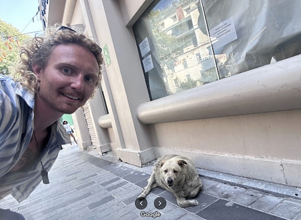 Kaya'yı ziyaret eden turistler, onunla fotoğraf çekilmeyi ve Google Haritalar'da yorum yapmayı da ihmal etmiyor.