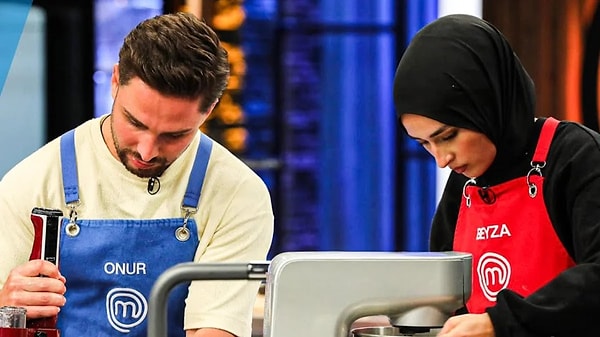 MasterChef Türkiye 7. sezonu başladığından beri kaos had safhada ilerlerken, bu sezon diğerlerine nazaran aşk iddiaları ortalığı kasıp kavurmaya başladı.