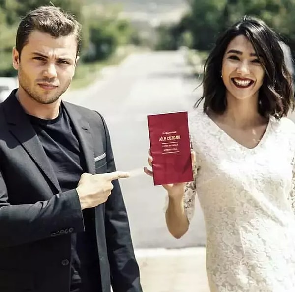 Başrolünde daha önce Söz dizisinde de partner olan Tolga Sarıtaş ve Aybüke Pusat'ın yer alacağı Teşkilat, "Altay'dan Tuna'ya" başlığıyla iddialı bir girişe hazırlanırken, kadrodaki son değişiklik gündem oldu.