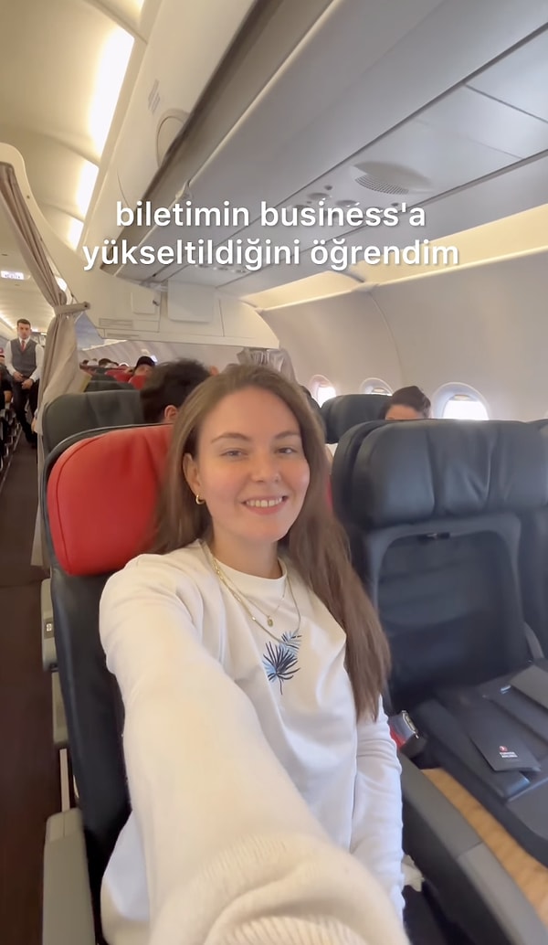 Kullanıcı, ekonomi biletinin son dakika sürpriziyle business class’a yükseltildiği uçak yolculuğunu büyük bir heyecanla paylaştı.