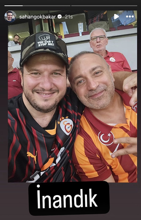 Koyu bir Galatasaray taraftarı olan Şahan Gökbakar da heyecanlı karşılaşmayı izlemek ve takımına destek olmak için Ali Sami Yen Spor Kompleksi'nde hazır bulunanlar arasındaydı.