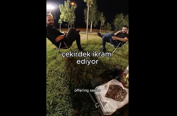 İnsanların kamyona çok kibar davranması ve sadece ihtiyaçları kadar çekirdek almaları kalpleri ısıttı.