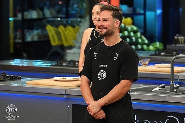 15. MasterChef Türkiye'nin dün akşam yayınlanan bölümünde eleme adayları arasına Beyza da dahil oldu. Onur, dokunulmazlığı alınca Beyza'yı potaya attığını yazanlara yanıt verdi.