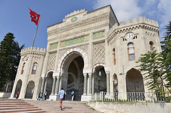 İstanbul Üniversitesi'nden açıklanan kararın üniversitenin Yönetim Kurulu tarafından alındığı bilgisi yer almıştı.