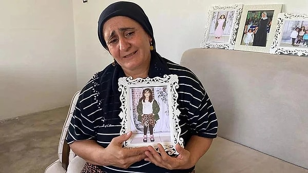 ''Anne ve baba kızımız bizi bilen Narin'i tanıyan birileri tarafından kaçırılmış olabilir diyor. Şimdi bütün ihtimaller kaçırma üzerinde yoğunlaşmış durumda. Jandarma çember daraldı elimizde önemli bilgiler ve ipuçları var diyor. Aldığım bilgilere göre Diyarbakır'da Narin için oluşturulan özel ekip ve Ankara'da Jandarma Genel Komutanlığından gelen özel ekip dün gece birkaç yere ani baskınlar yapmış. Narin'e dair iz aramışlar. Bu gece ve yarın belki bazı durumlar daha net ortaya çıkar diye düşünüyorum. Jandarmanın önemli bilgilere ulaştığı yönünde bilgiler var. Bu konuda yorum yapmayacağım. Bu akşam ve yarın önemli gelişmeler olabileceği yönünde bazı duyumlarımız var. Ben hala Narin'in sağ olarak ailesine kavuşacağından umutluyum..."