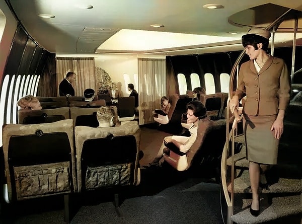 1960'lı yıllarda çekilen bu kare bir uçağın 'first class'ında (birinci sınıf) çekilmiş.