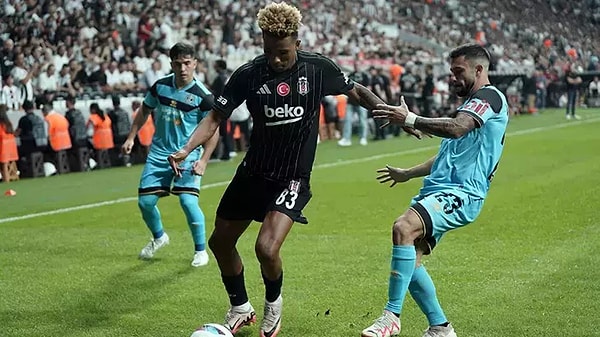 Beşiktaş, Lugano karşısında soyunma odasına 1-0 önde girdi. Siyah-beyazlıların golünü Immobile kaydetti.