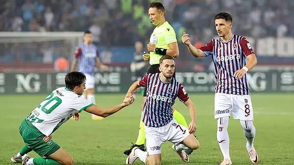 İsviçreli rakibini bu defa kendi sahasında ağırlayan bordo mavililer, 31'inci dakikada rakip takımdan Schmidt'in golüyle 1-0 geriye düştü.