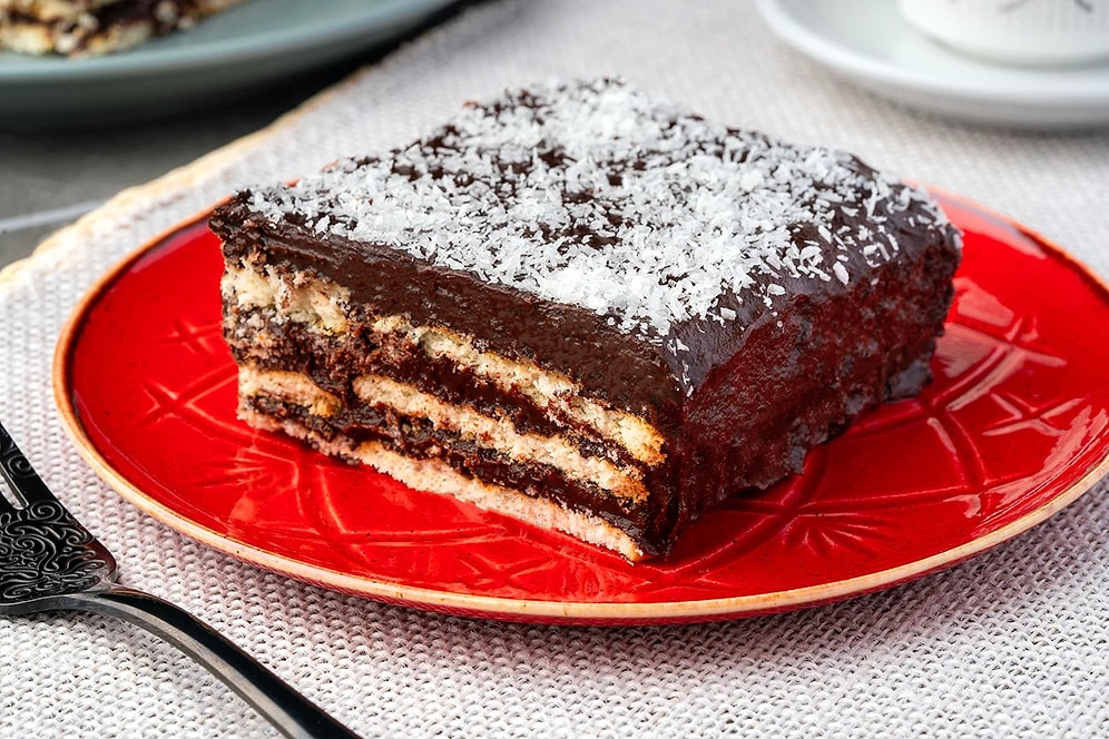 Bisküvili Pastayı "Dünyanın En Fakir Pastası Ama Tadı Hiçbir Şeyde Yok" Diyerek Paylaştı!